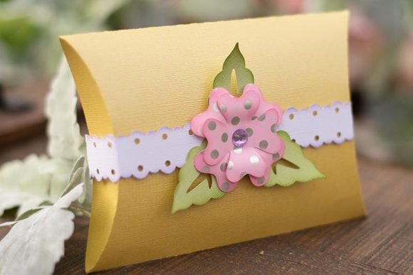 Elevate Your Gift Presentation with the Floral Pillow Box